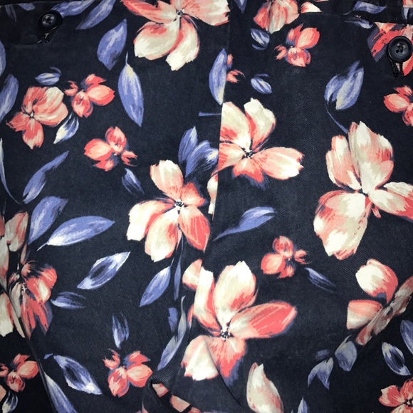 {GAP}•Floral Print•Khaki•Capri•Pants•20R - Picture 3 of 4